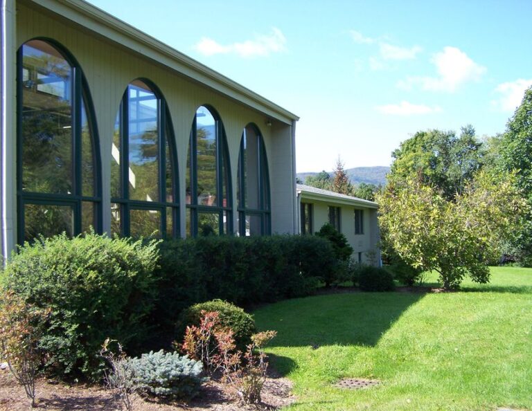 David Joyce Milne Public Library 768x594